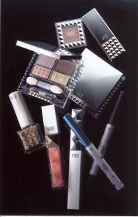 全球正品化妝品批發直供 一線大牌超低折扣，精細化學品全渠道賦能